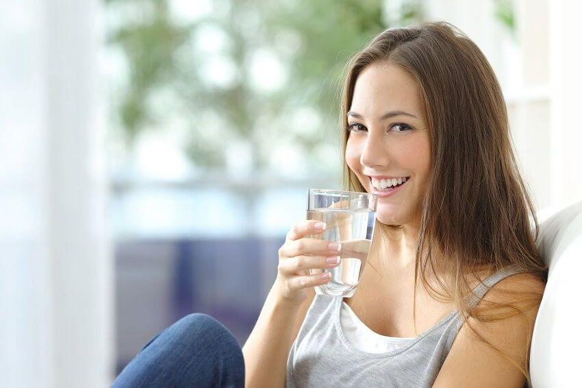 uongs đủ 2l nước mỗi ngày